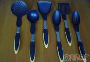 批發(fā)6688C橡塑柄尼龍廚具 實(shí)用與美觀的廚房選擇